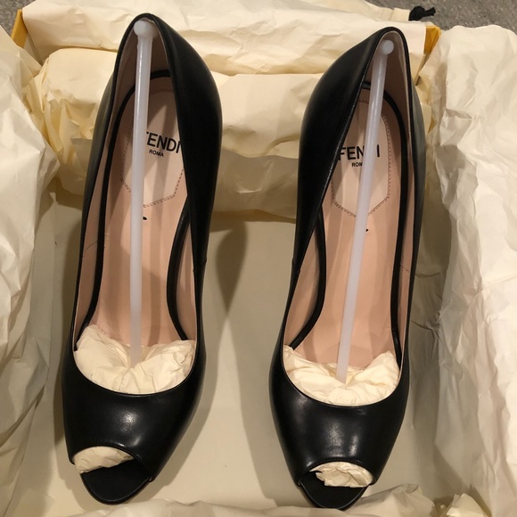 NWOT Fendi Peep-Toe Pump - size 36 - Picture 7 of 8